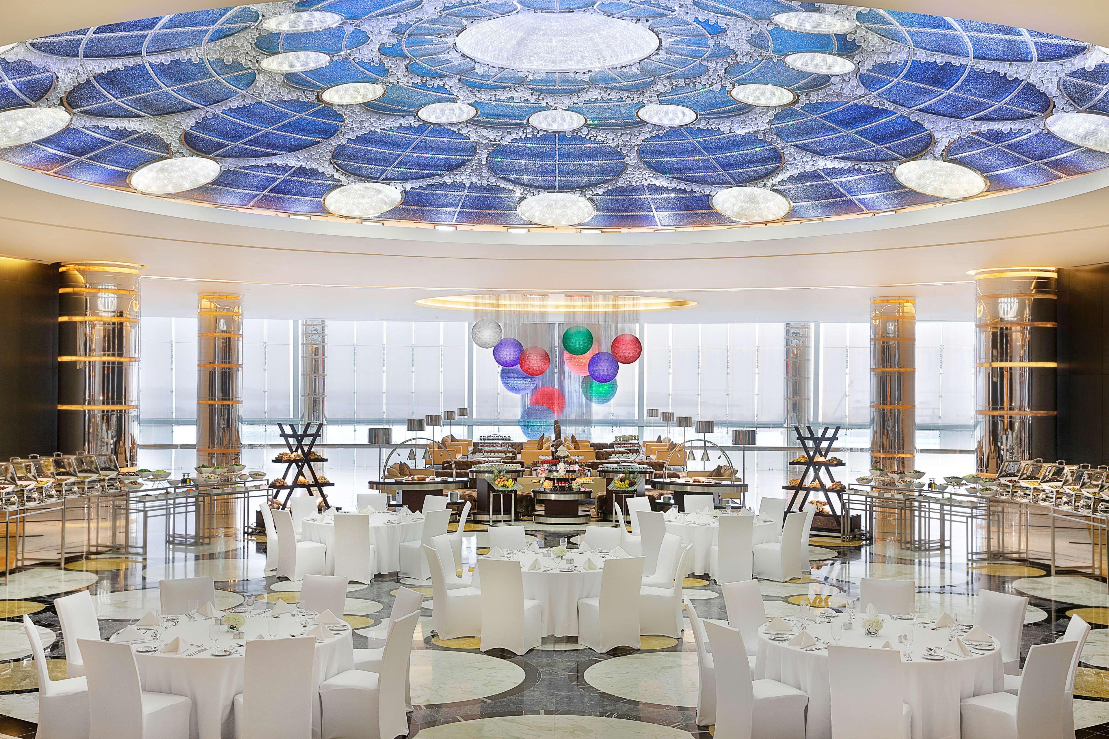 Курортный комплекс Conrad Etihad Towers Абу-Даби
